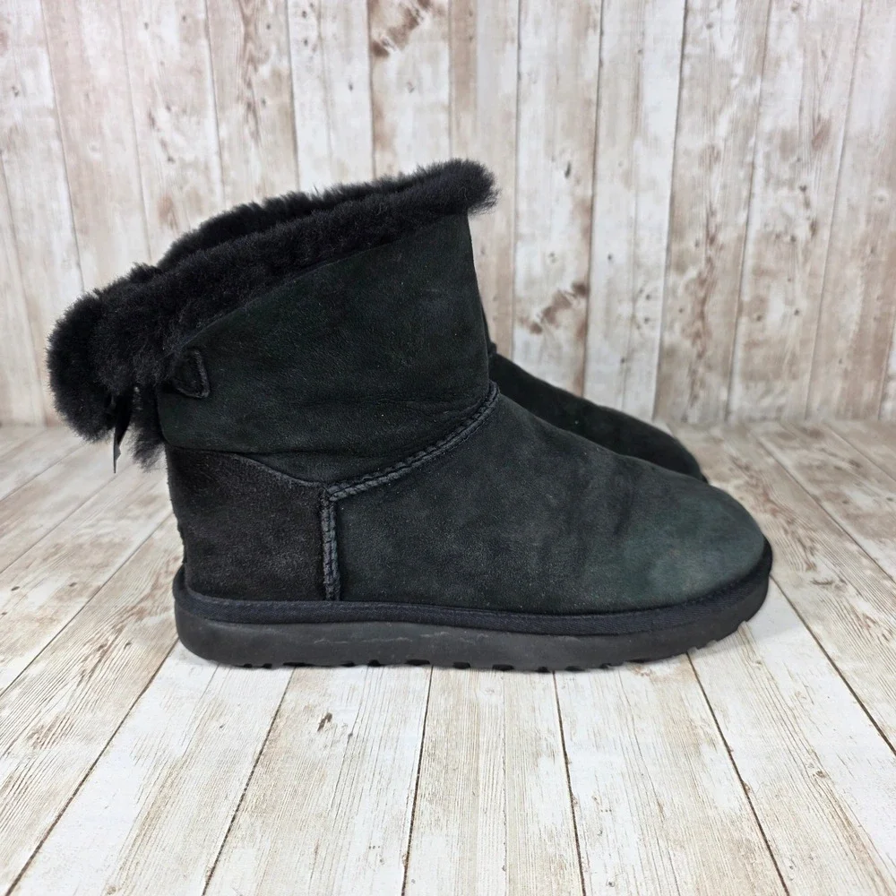 UGG Mini Bailey Bow II Black Suede‎ Sheepskin Boots Women's Size 8